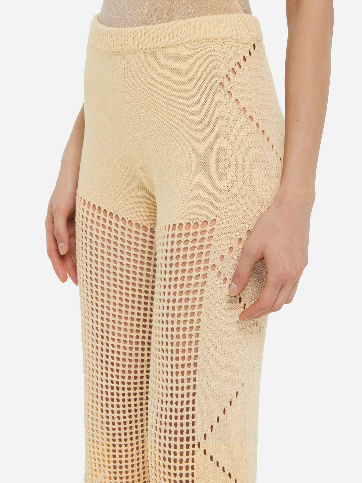 Pantaloni a zampa Alva beige in crochet