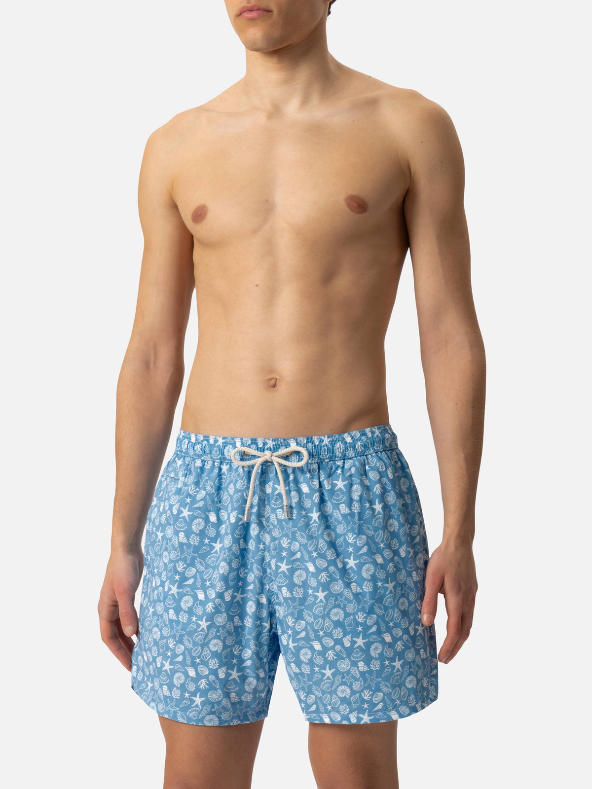 Costume mare Comfort Light azzurro polvere con stampa conchiglie tropicali