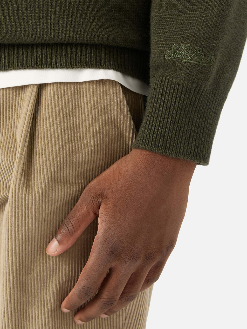 Maglia girocollo Heron verde militare con ricamo montagna