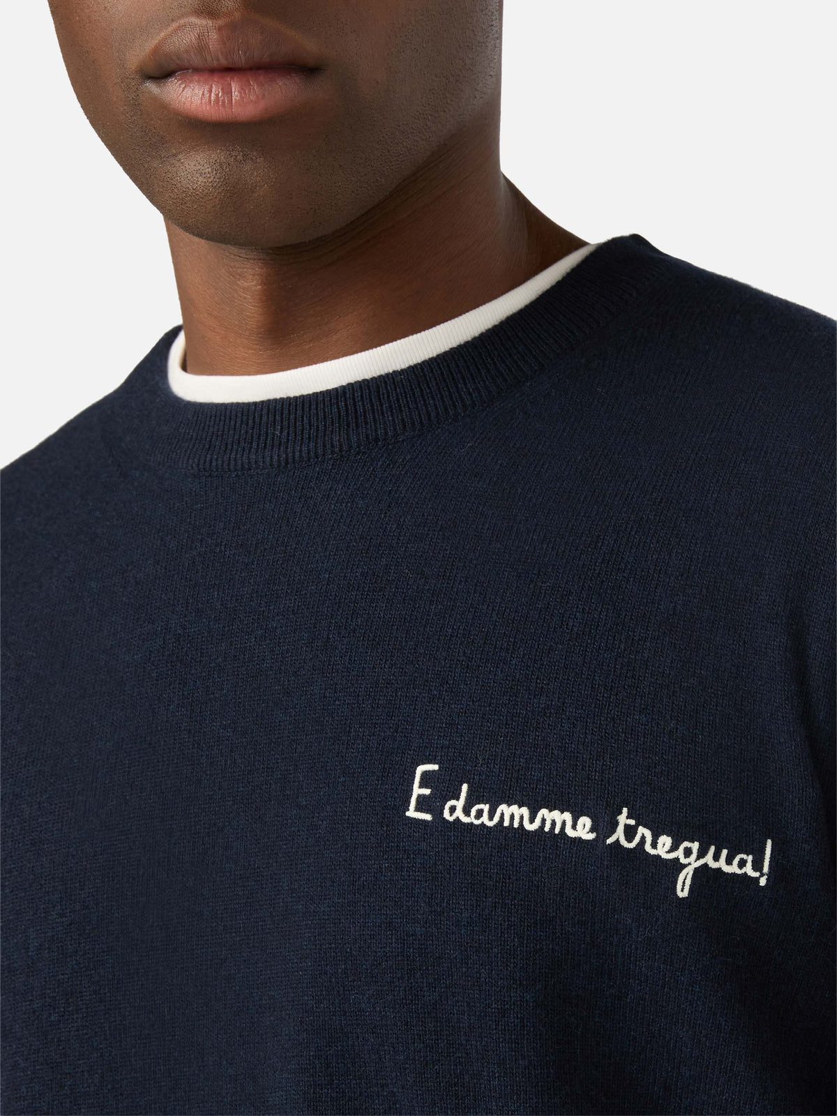 Maglia girocollo Heron Light blu navy in misto lana e cashmere con ricamo E Damme Tregua | Special edition