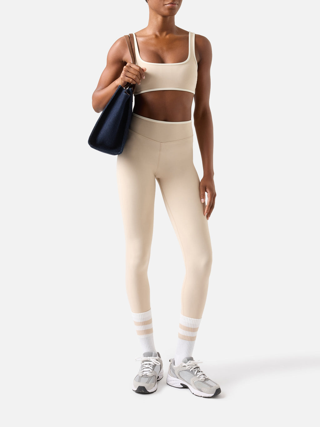 Top fitness Kassie beige con bordi a contrasto