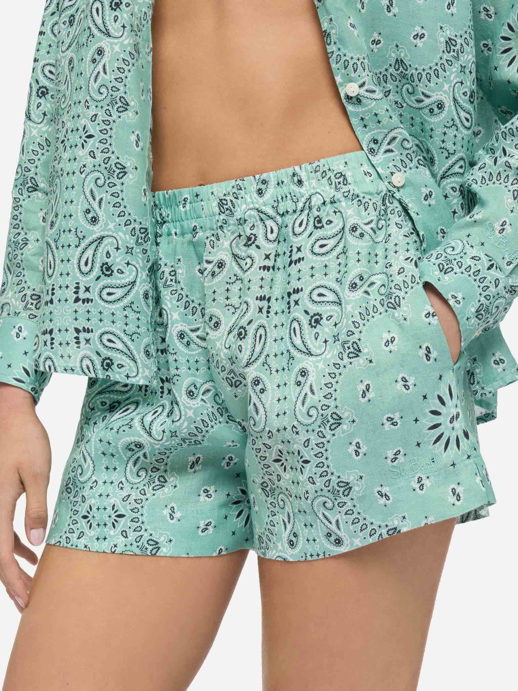 Shorts Meave verde salvia in lino con stampa bandana product image 3