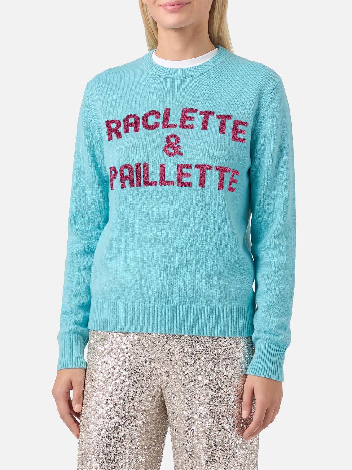 Maglione girocollo New Queen verde acqua con scritta Raclette in paillettes
