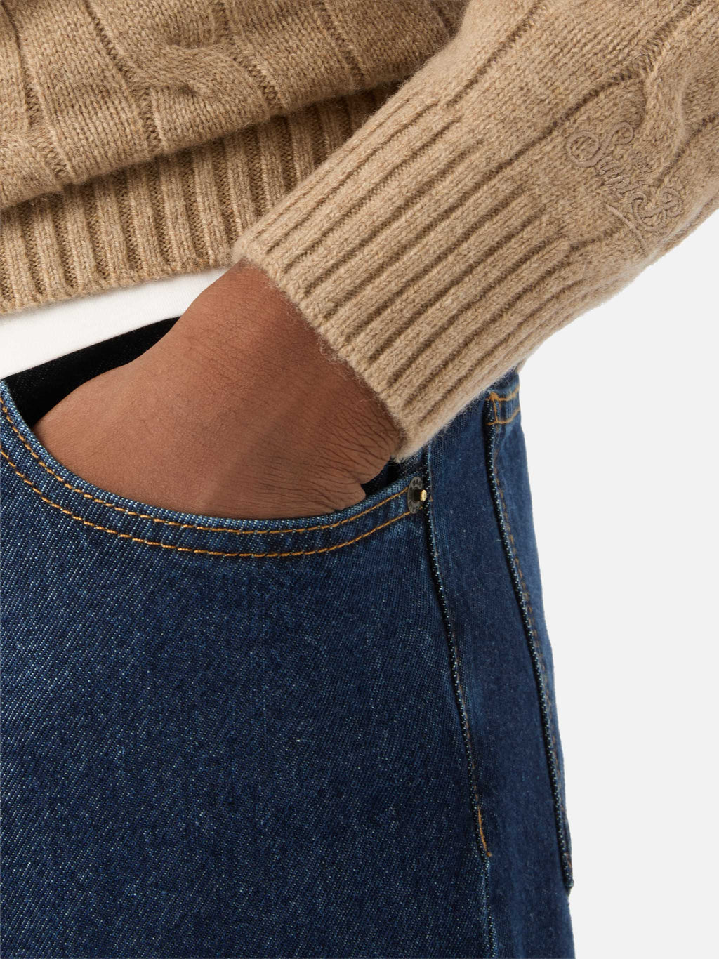 Maglia girocollo Regent khaki in lana con lavorazione a trecce