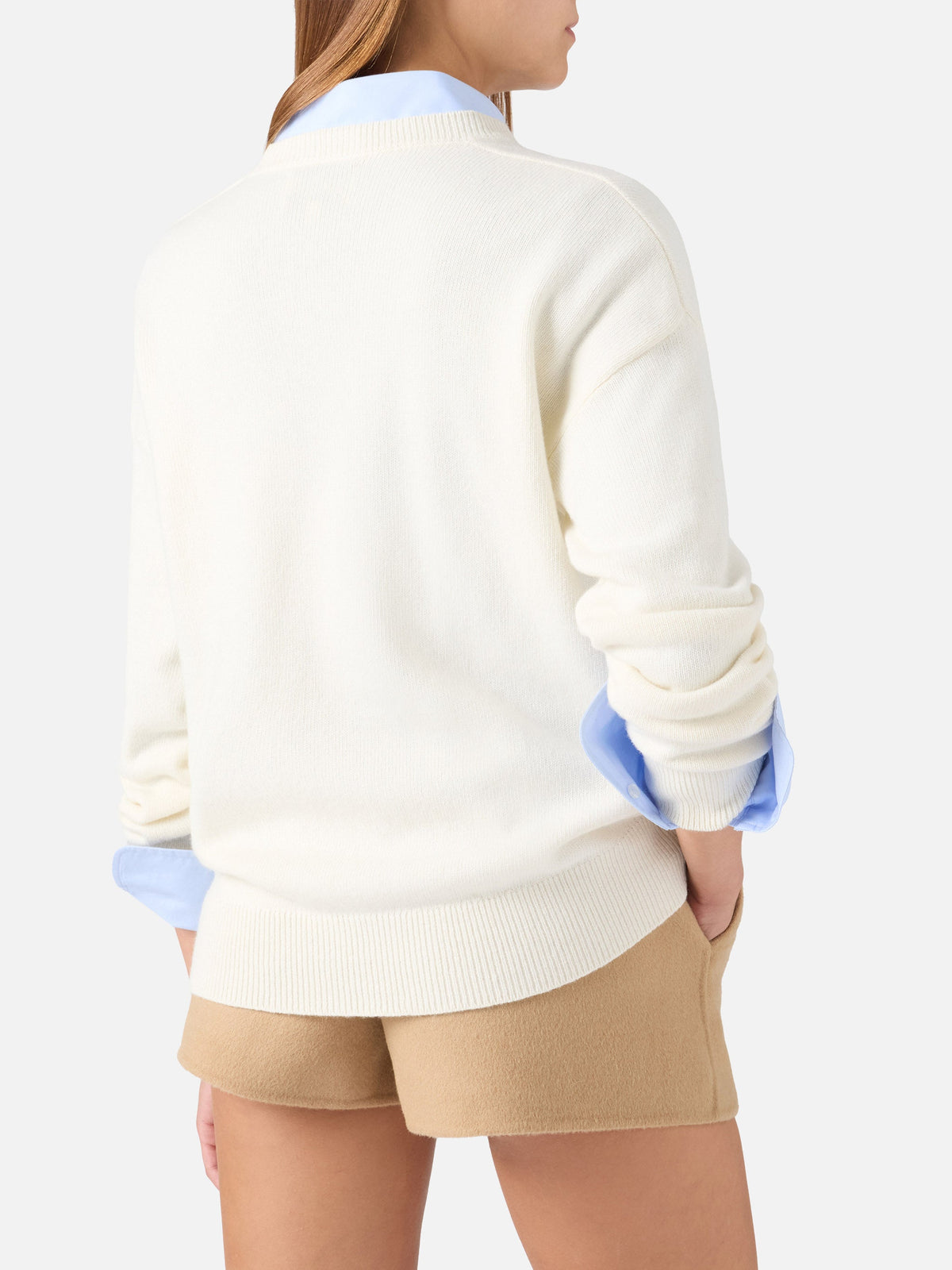 Maglia girocollo Tessa off white in misto lana e cashmere con intarsio barboncino